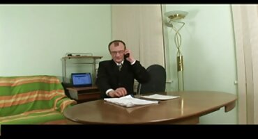 Crnokosi djevojka na kameru seks je porno film masaza napravio