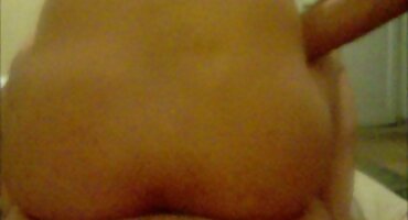 U crvenom besplatni porno seks kupaći kostim junica masturbira i dobiva sprej