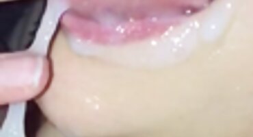 Djevojka s ružičastom kosom završila porno seksi filmovi je na penisu prijatelja