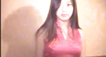 Ukusna studentica pokazala je filmovi za odrasle xxx Sise nepoznatom momku